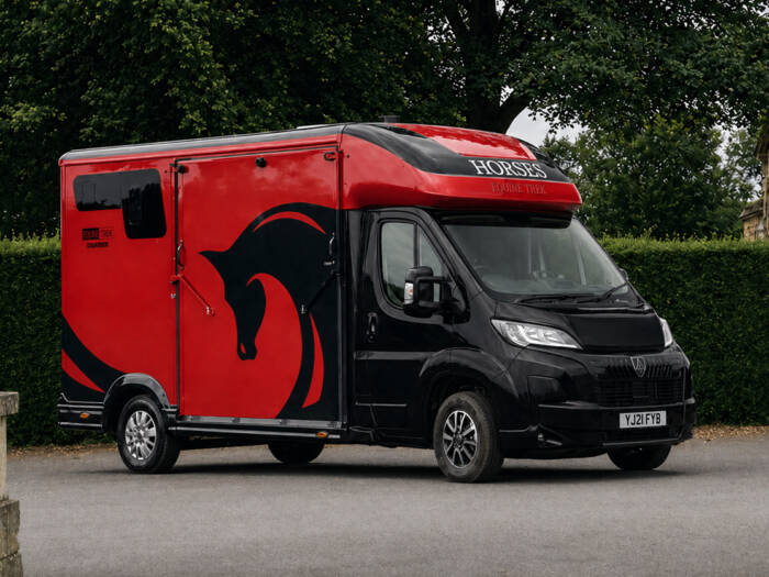 Sonic 3500kg horse trailer